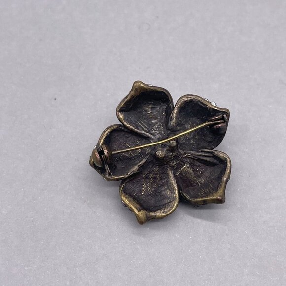 Vintage Engraved Rhinestone Flower Brooch Pin - Picture 4 of 5